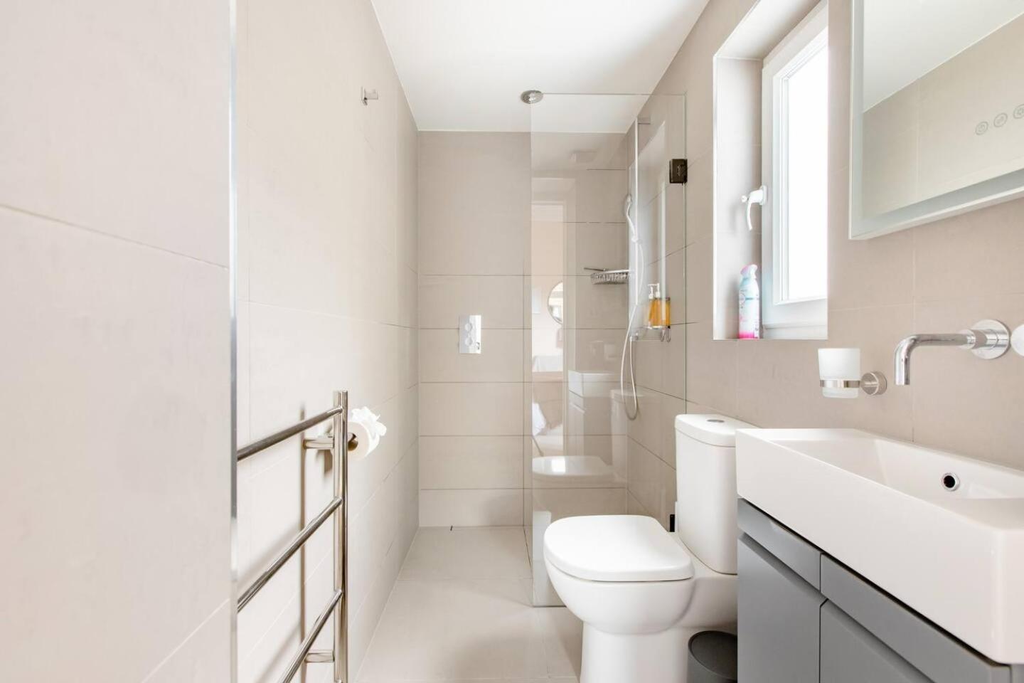 Luxury King-Bed Ensuite With Quiet Private Patio 伦敦 外观 照片