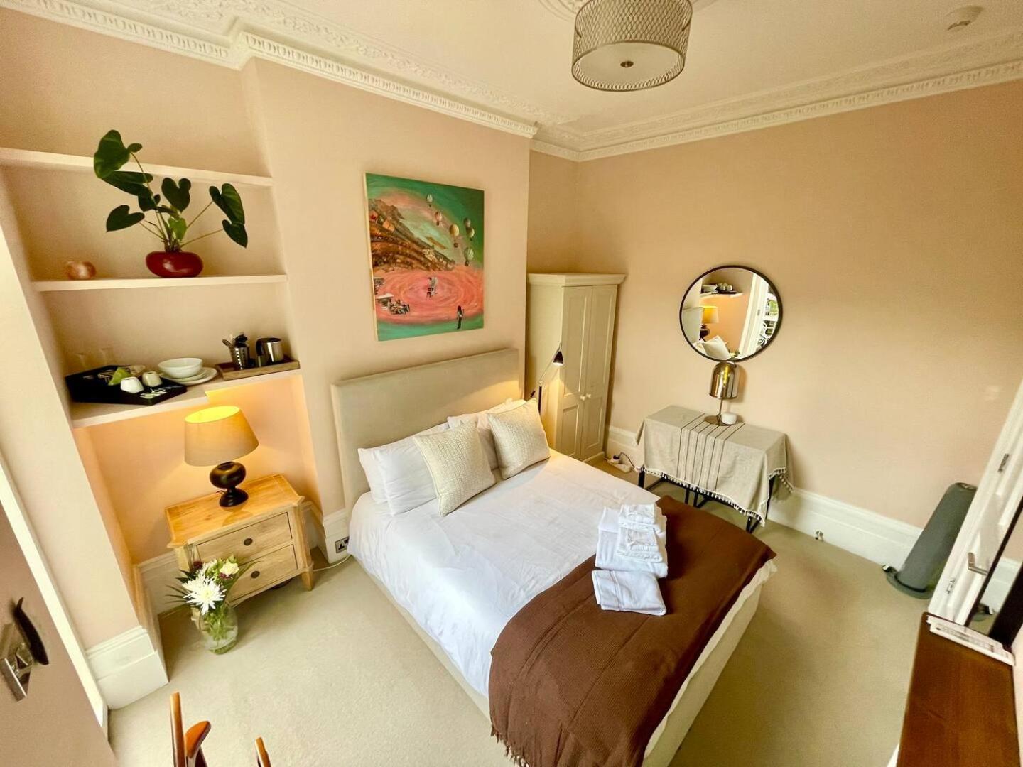 Luxury King-Bed Ensuite With Quiet Private Patio 伦敦 外观 照片
