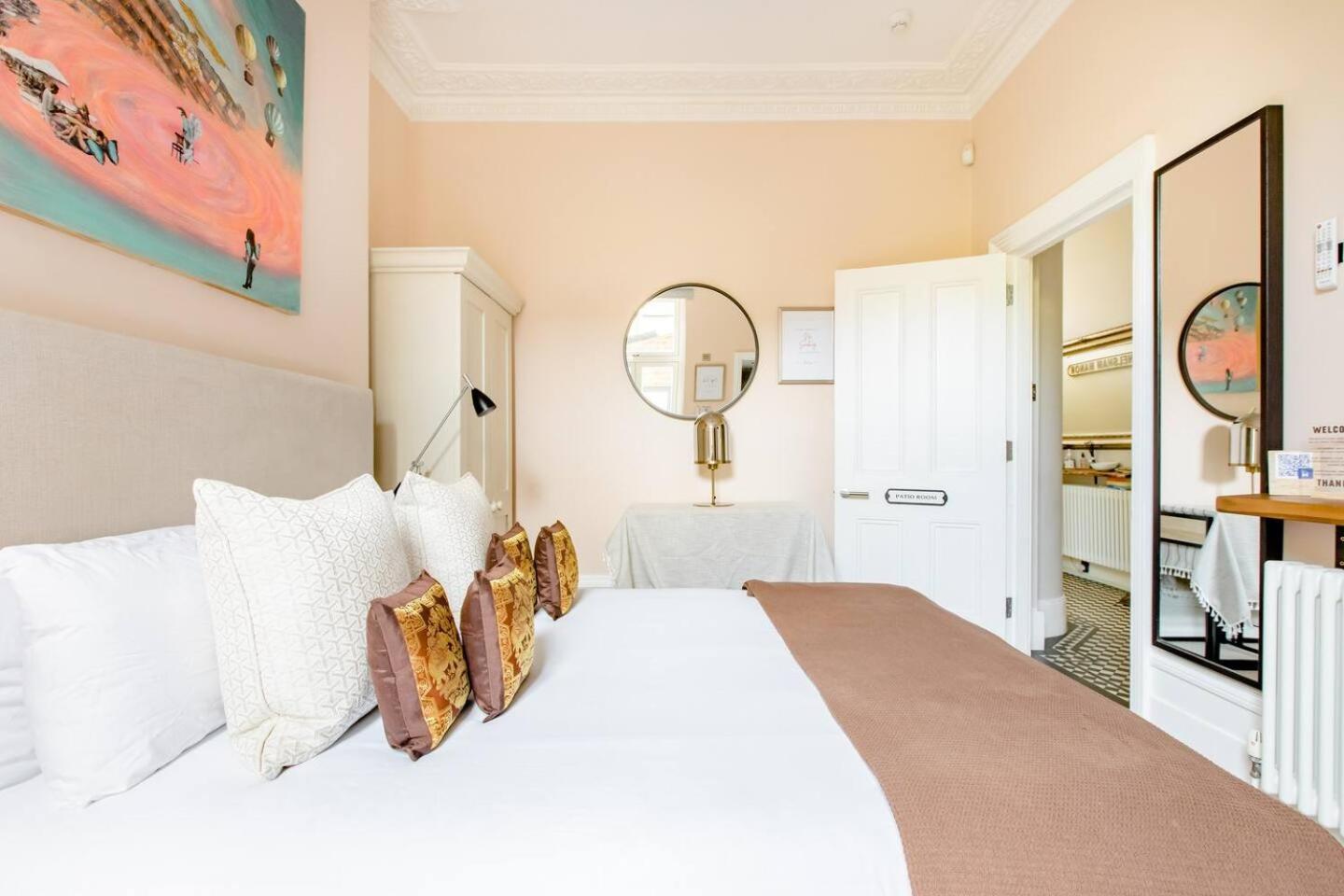 Luxury King-Bed Ensuite With Quiet Private Patio 伦敦 外观 照片